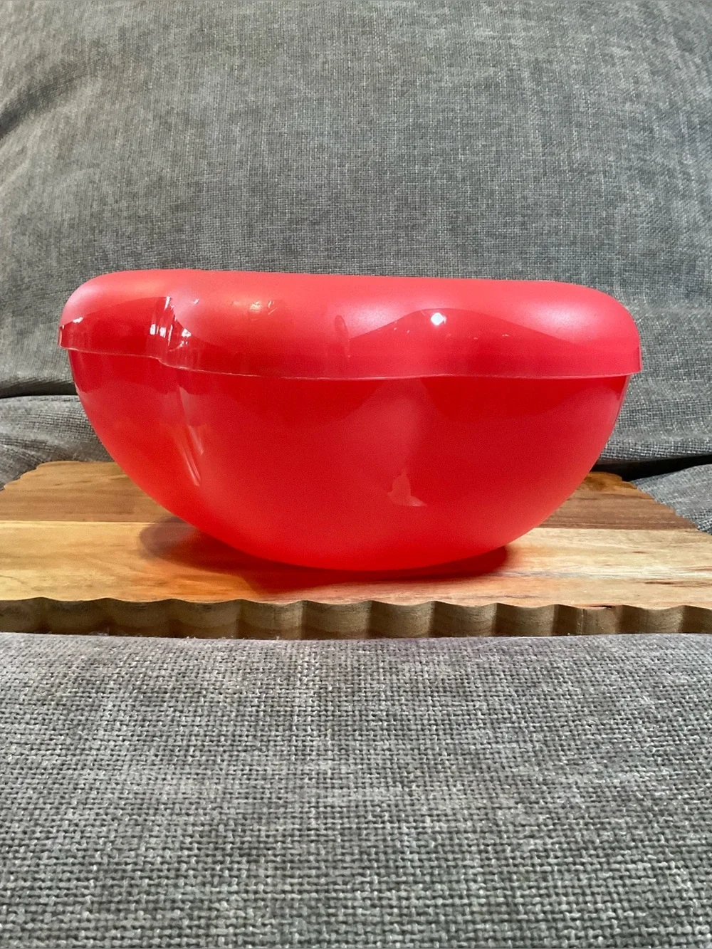 Tupperware - Chip N Dip Set with Dip Bowl 1.5 Gallon - Guava